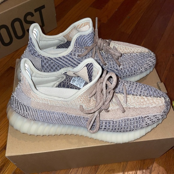 Yeezy 350 V2 Boost Ash Pearl - Picture 3 of 11
